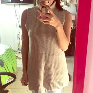 Sleeveless turtleneck sweater